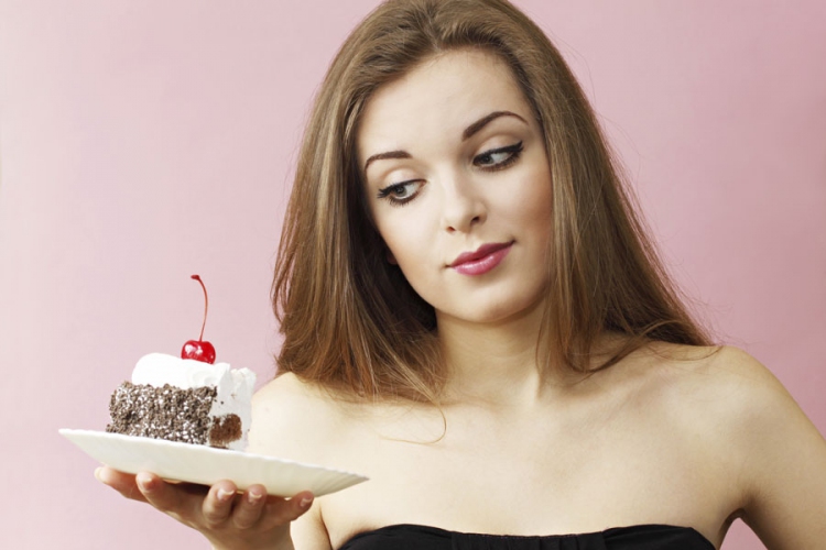 woman-eating-cake-web